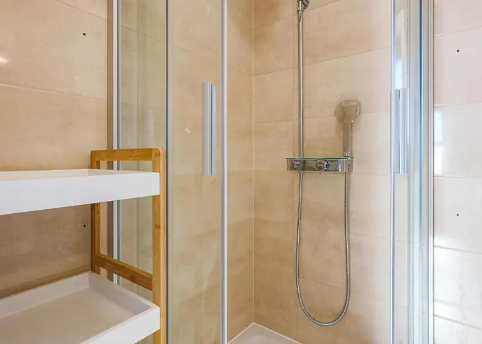 Prázdninový dům Awesome In With Wifi Peroj